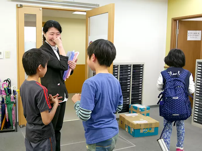 花まるグループが目指すものは自立と魅力。子供たち一人ひとりにしっかりと向き合い、指導を行っています。