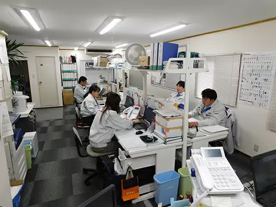 本社オフィスの様子。30～40代のスタッフが中心で、世代を問わず、フラットな関係を築いています。