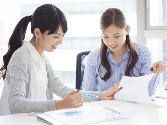 女性社員が多く活躍中。先輩社員はマンツーマンで指導しますので、業界未経験の方も安心です。