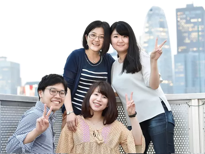 近くには大手百貨店やレストランも多数！仕事終わりのショッピング＆屋上からは夜景も楽しめます♪