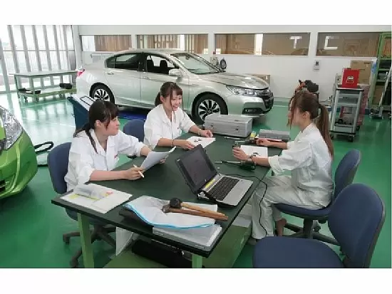 わからないことは周りの先輩にどんどん質問してOK！