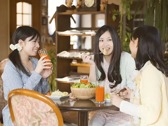 スタッフ同士で休憩時間にランチにいくこともある、フランクな社風です