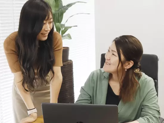 土日祝休みで残業もほとんどなし。週に1回はノー残業デーを実施するなど働きやすさも抜群です！