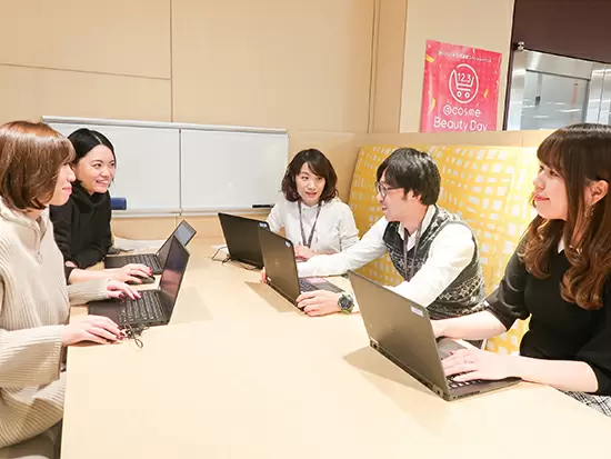 @cosmeを展開する「アイスタイル」！流行コスメにも詳しくなれます◎