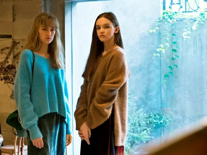 自社ブランド『DRESSLAVE』。上品だけどおしゃれというスタイルに加えて、利便性や機能性にも優れています