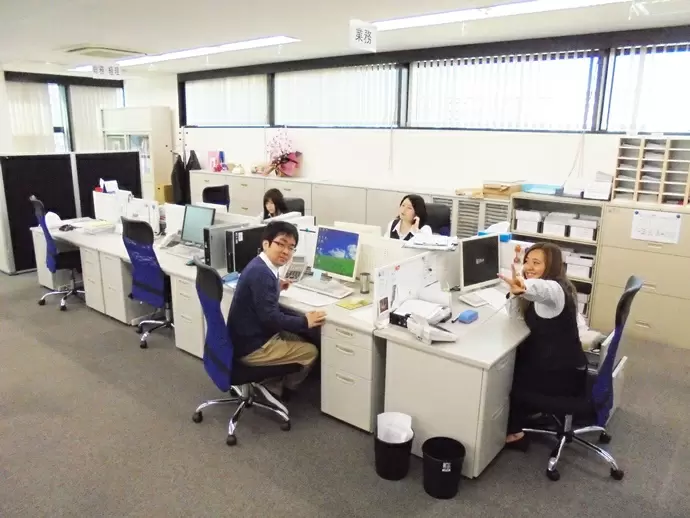 キレイなオフィスでお待ちしています！