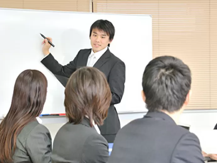 履歴書・職務経歴書の作成、面接トレーニングも実施！就活に役立つスキルも磨くことができます。