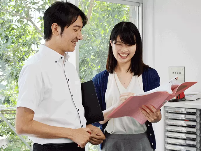 分からないことはベテランの先輩が何でも答えてくれます♪