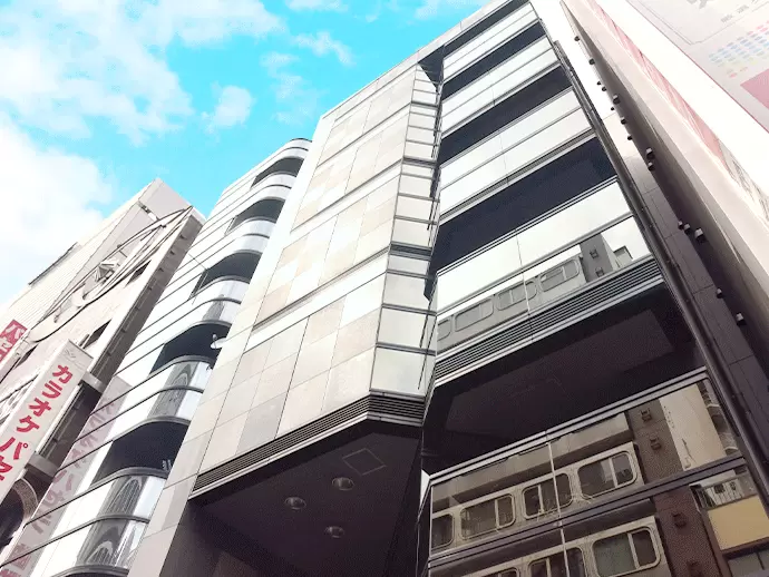本社は池袋駅西口から徒歩1分の好立地！仕事帰りのお出掛けやお買い物にも便利です♪