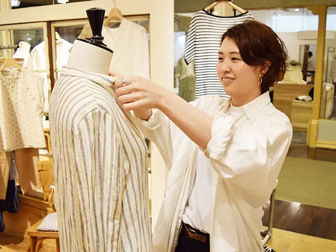 自ら企画したり選んだりした服たちだから、お客様に選ばれたときのよろこびもひとしお