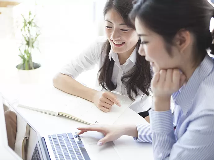 分からないところはいつでも先輩に聞いてくださいね
