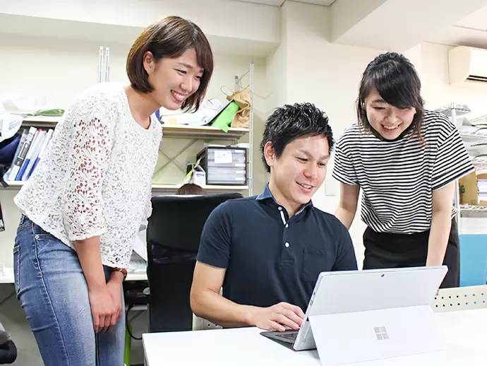 一人一人の席も近いので分からないことがあればすぐに質問できる環境になっています◎