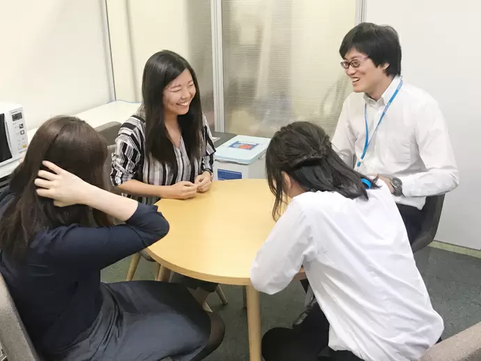 休憩時間はみんなでわきあいあい♪風通しのいい会社です。