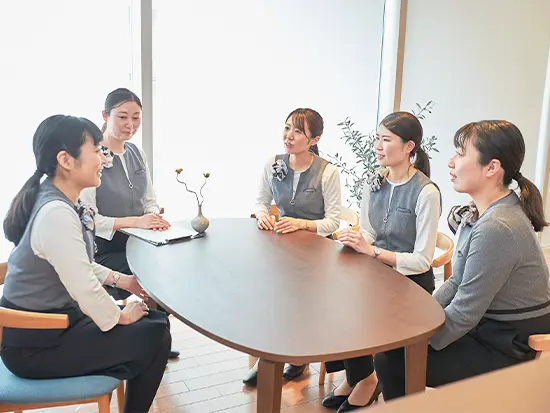 20代、30代のスタッフが中心となって活躍中。風通しの良さも魅力のひとつです。