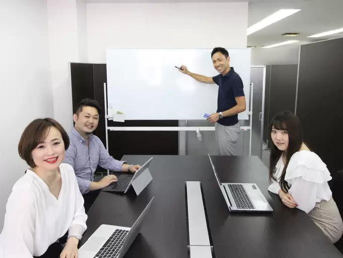 20～30代が中心に活躍する、活気のある職場です。社員が遠慮せずに発言できる風通しの良さも魅力のひとつ。