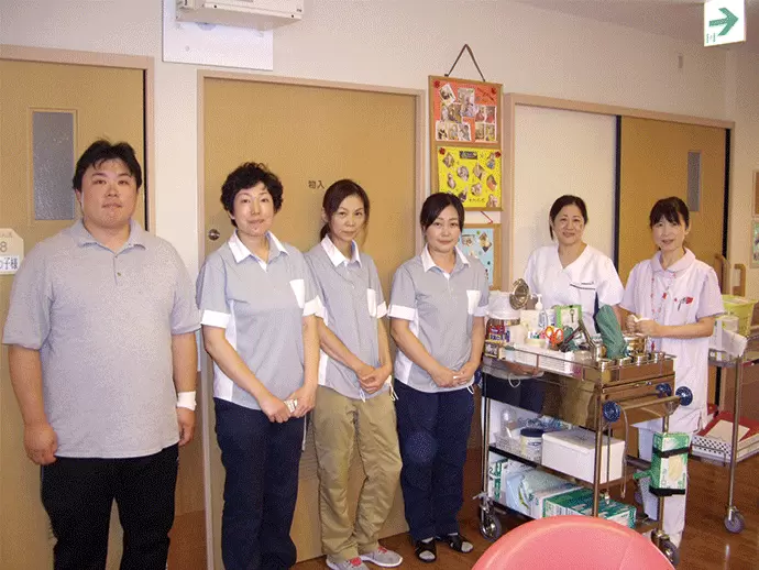 介護、看護、栄養士、事務など各分野のプロが、チームワークを大切に働いています！