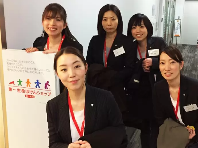 カスタマーコンサルタントは、全員が女性。困ったときにも、互いに声をかけあってサポートします