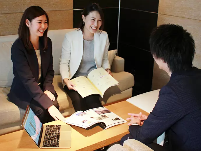 ▲お客様に資産運用のご提案：マンションという実物資産を所有するメリットを丁寧に説明してください。