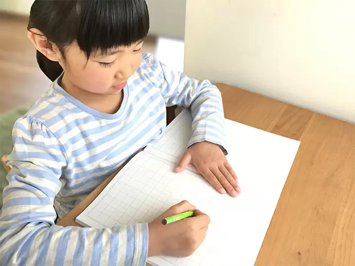 1名の保育士につき、子どもは3名。少人数制だからこそ、個々の子どもと向き合うことができます。