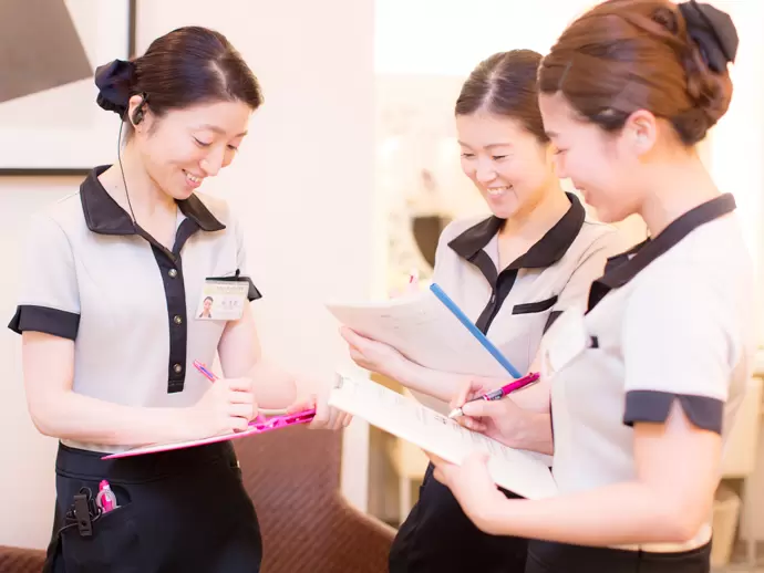 スタッフのチームワークはバツグン◎みんなで支え合いながら成長していけます！