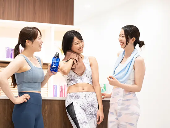 スタッフ同士の息もピッタリ！20代から40代まで幅広い年代が活躍中です！