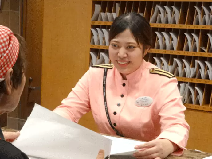 フロント業務はもちろん、備品の整理や自動販売機の補充なども行います！