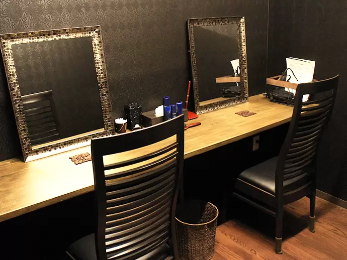 シックで落ち着いた雰囲気の店内です☆