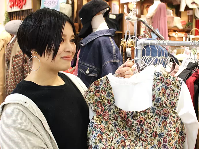 未経験の方も安心してスタートできるよう、接客の仕方、アイテムの扱い方など丁寧にお教えしていきます。