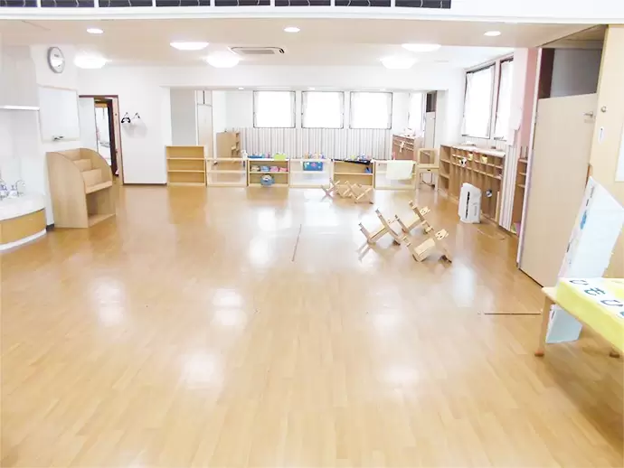 設立から3年目で園内もとてもキレイで広々としているので、開放的な空間で園児と向き合うことができます♪