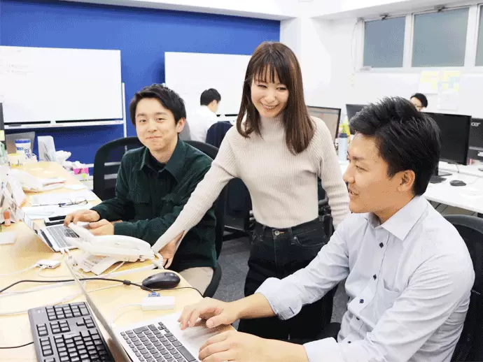 男女問わず切磋琢磨する社風で、お互いに助け合いサポートし合う仲の良さが魅力です。