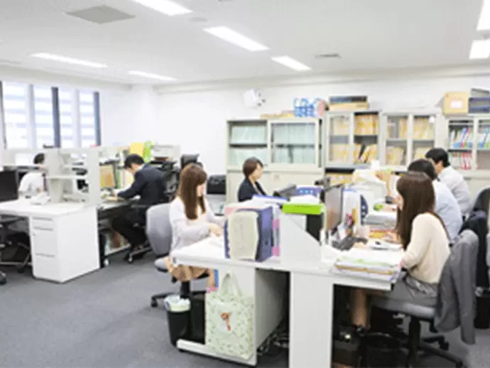 和気あいあいとした社内。イチから事務スキルを身につけられます。