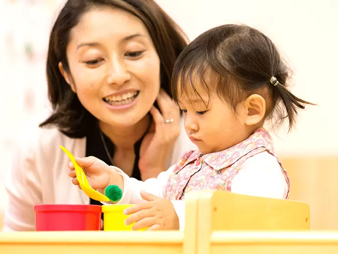 充実の研修プログラムで未経験から「叱らない 育児」のプロフェッショナルに！