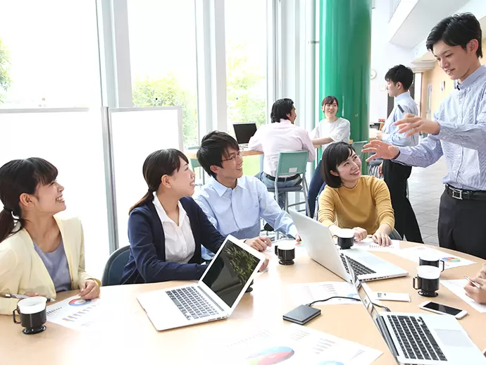 20～30代が中心となって活躍している明るい雰囲気の職場です♪