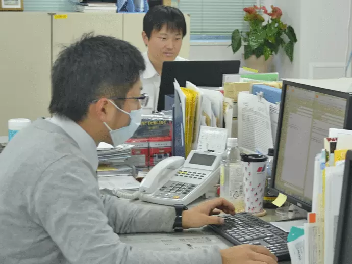 分からないことがあれば、何でも相談してください。私たちが丁寧にサポートします。