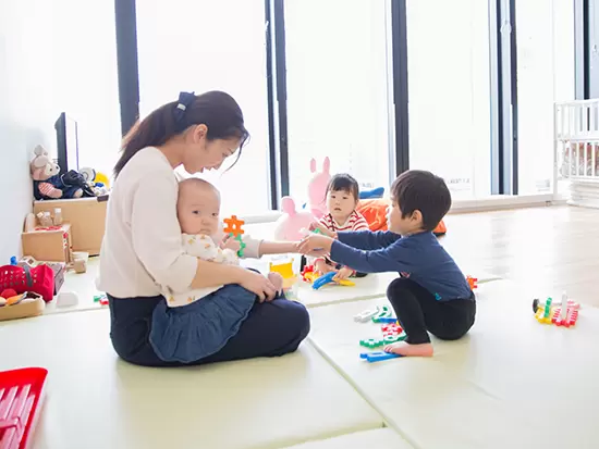 「わ～ママ Style Kids ルーム」保育士完備の託児所を社内に設置！女性長く働ける環境です★