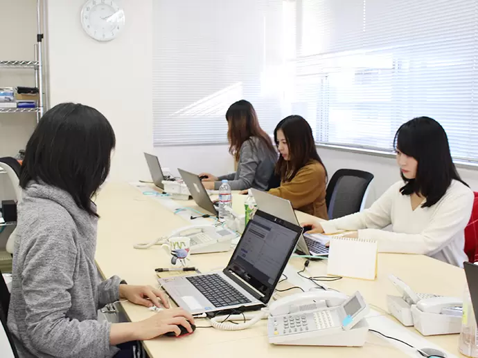オフィスの風景。女性社員が多数活躍中です！