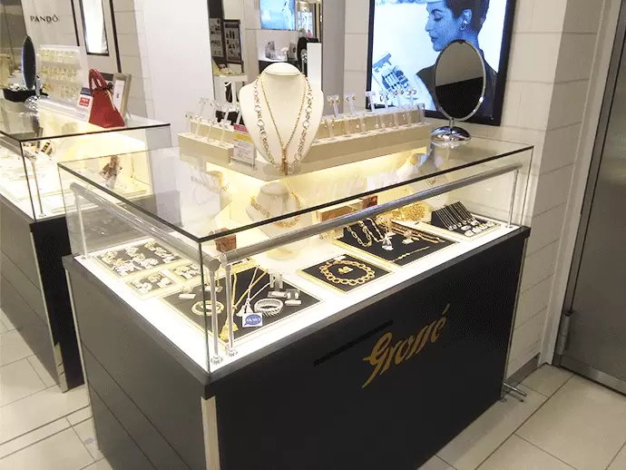 幅広いラインナップのジュエリーで、お客様の生活に彩りを加えます。