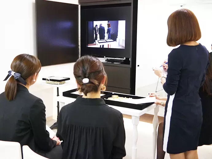 研修ではロールプレイ等を通じて1人ひとりの接客に対して丁寧にレクチャー。