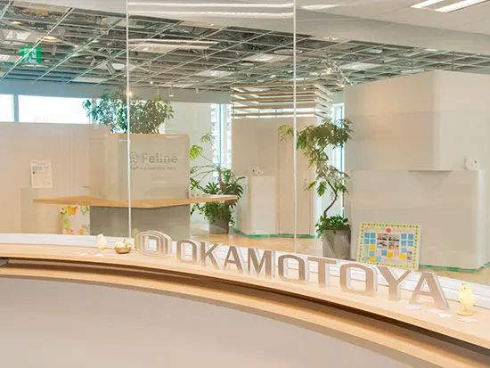 虎ノ門に根付き110年以上の歴史を持つ老舗企業。オフィス専門商社として、働く空間にこだわります。