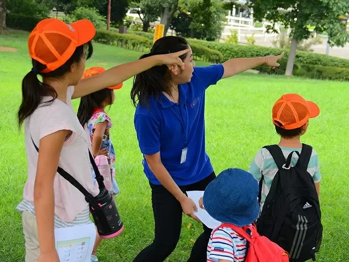 野外で遊ぶ時もすべて英語で話します！