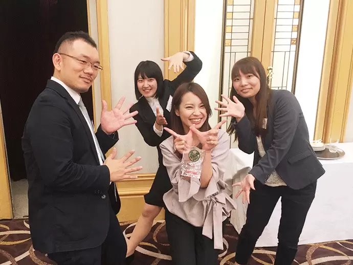 社内表彰式で、一人ひとりの頑張りをきちんと評価しています。