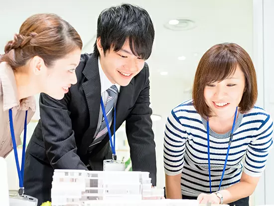 入社後まずは仕事の流れを先輩社員がしっかり教えますので安心してください。