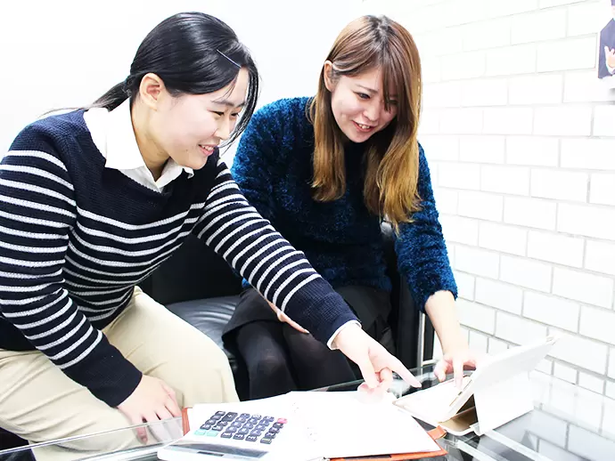 入社後は先輩が優しく教えます。分からないことは何でも聞いてください！