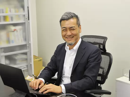 所長の河野は常に前を見続ける人情家。社員とクライアントを大切にしながら成長することを目指しています。
