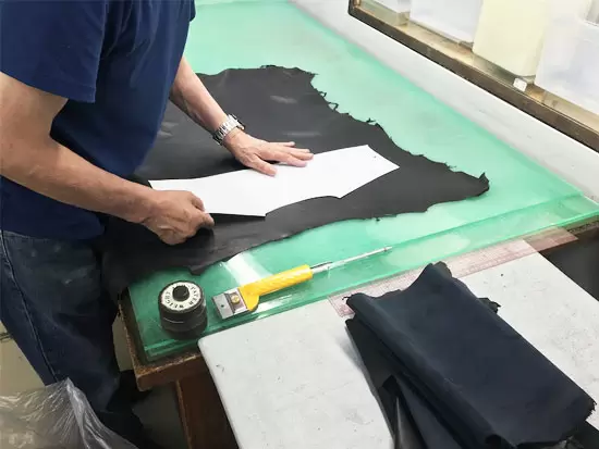 大手アパレルメーカーとの取引実績多数！レザーを通じて商品に携われるやりがいを感じられます