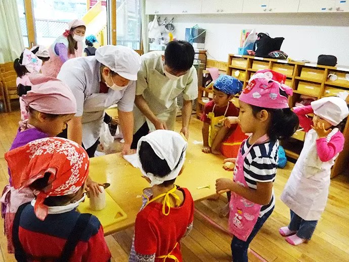 多くの行事でさまざまな体験をする子どもたち。主体性を大切にしています。