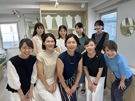 一人一人がいきいきと働けるように！みんなで支え合いながらチームとして働くことを大切にしています。