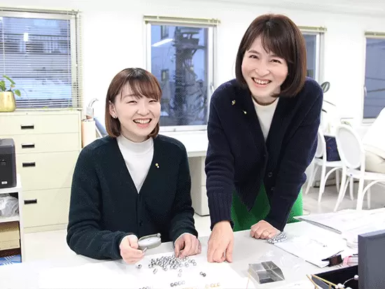 未経験から商品製作にチャレンジ可能。販売スタッフも商品製作に携わることができます！