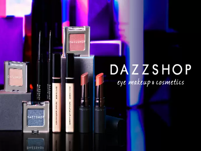 "瞳からメイクアップする"をコンセプトに誕生した、唯一無二のメイクアップブランド『DAZZSHOP』を運営！