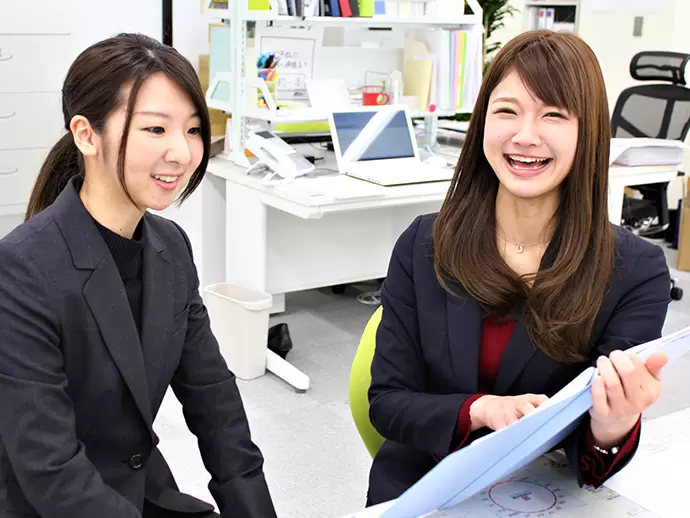 チームワークを重視しており、互いに協力しながら仕事を進めています